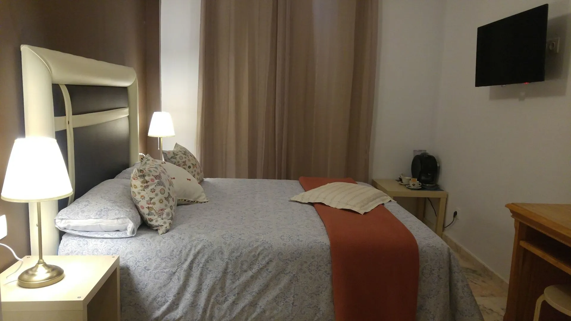 Hospederia V Centenario Estepona Guest house
